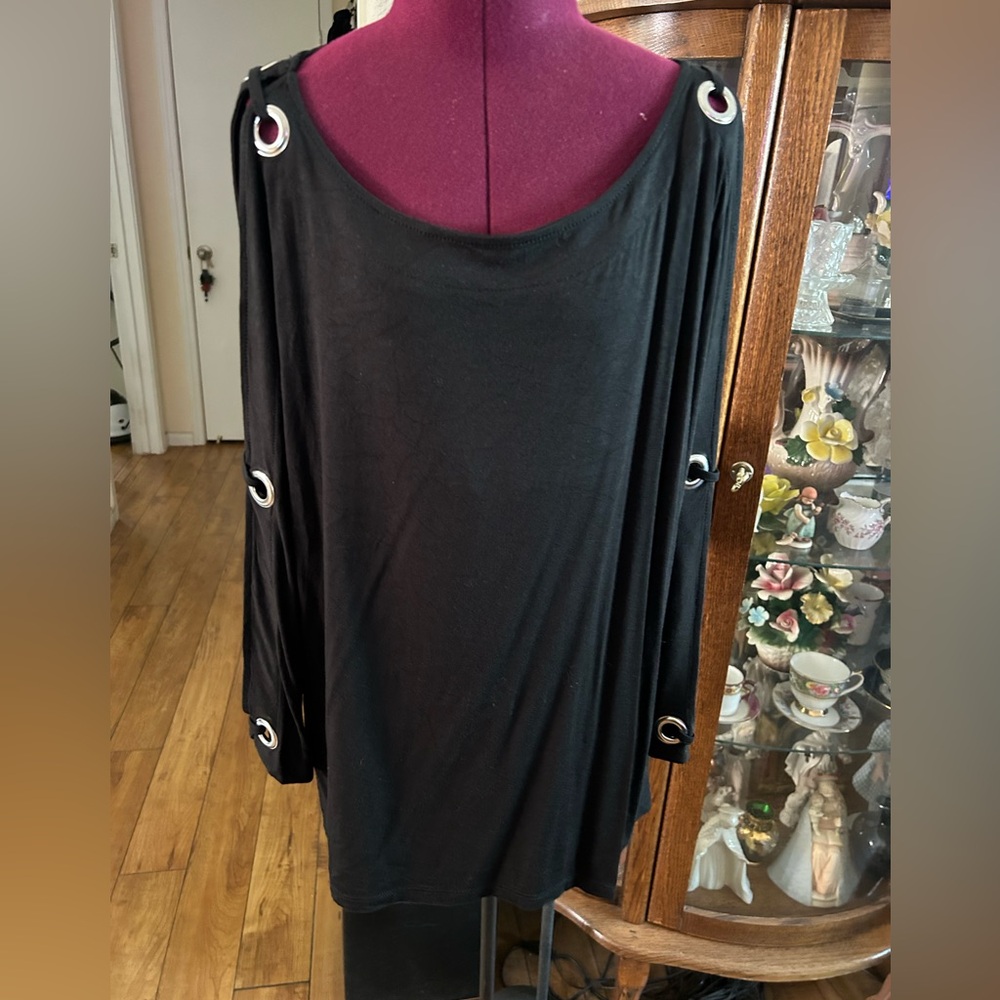 Black Scoop Neck Bell Sleeve Top